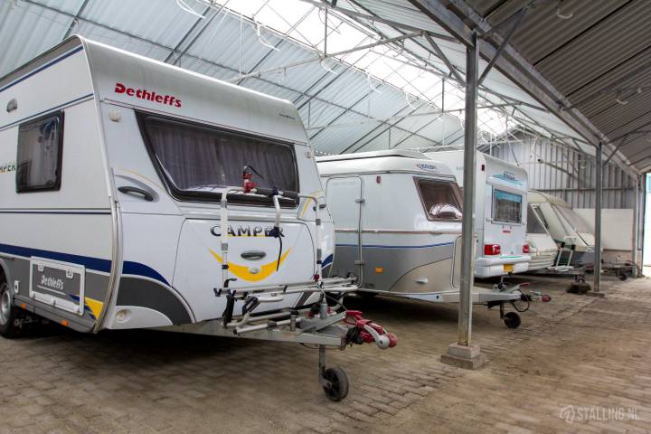 Vonk caravan en camperstalling