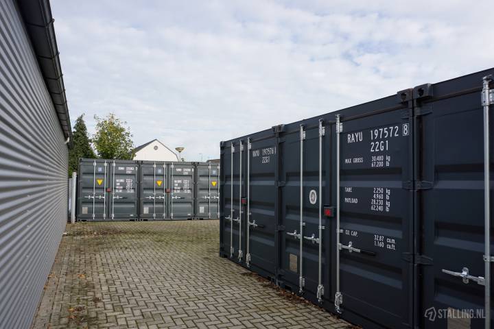 a2 opslag container opslag huren in hedel - gelderland, gelegen aan de maas.