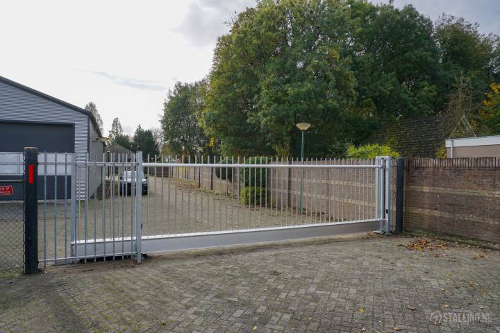 a2 opslag container opslag huren in hedel - gelderland, gelegen aan de maas.