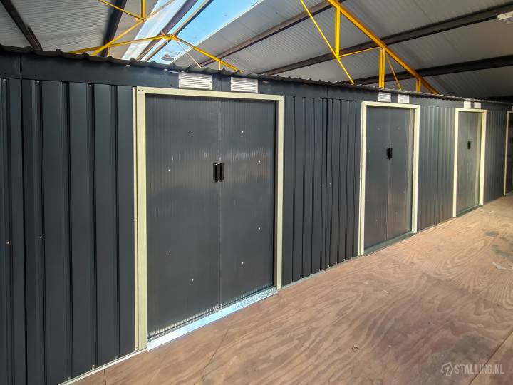 a2 opslag opslagruimte in hedel -  gelderland, gelegen aan de maas.