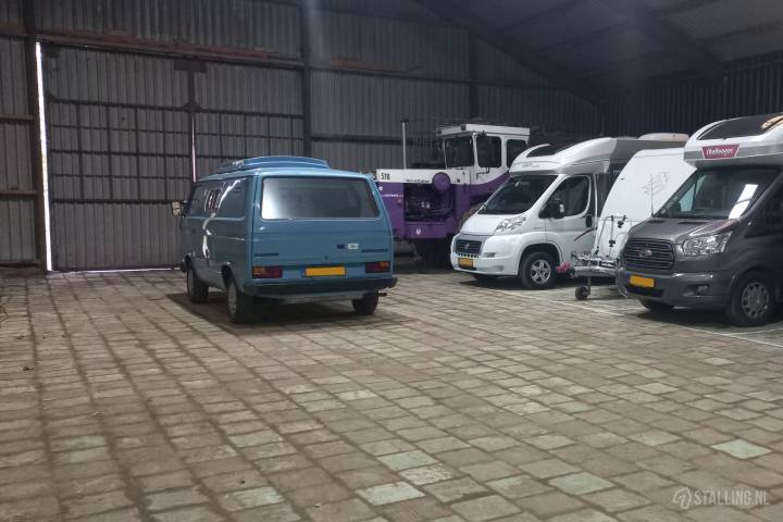 Caravanstalling W. de Jonge en Zn.