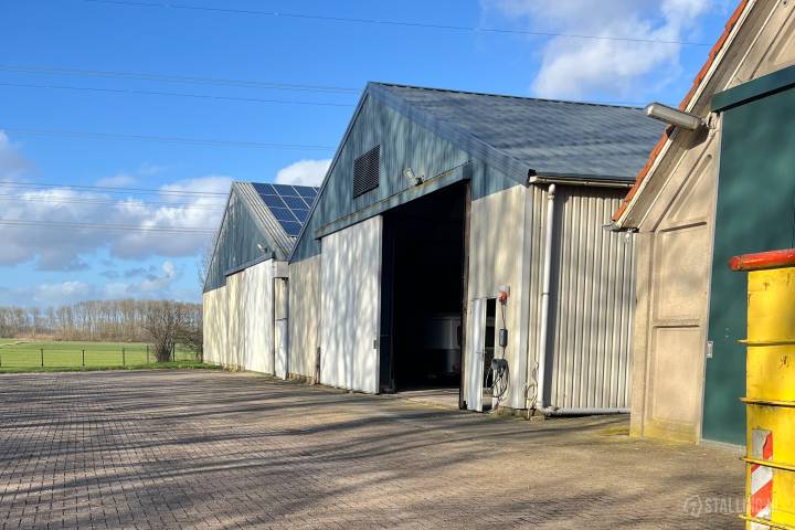 stalling de zuidpunt stalling de zuidpunt in ens (noordoostpolder - flevoland) -  ens ligt tussen emmeloord en kampen