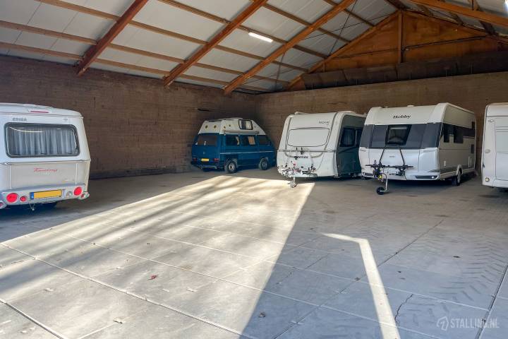 stalling de zuidpunt stalling de zuidpunt in ens (noordoostpolder - flevoland) -  ens ligt tussen emmeloord en kampen