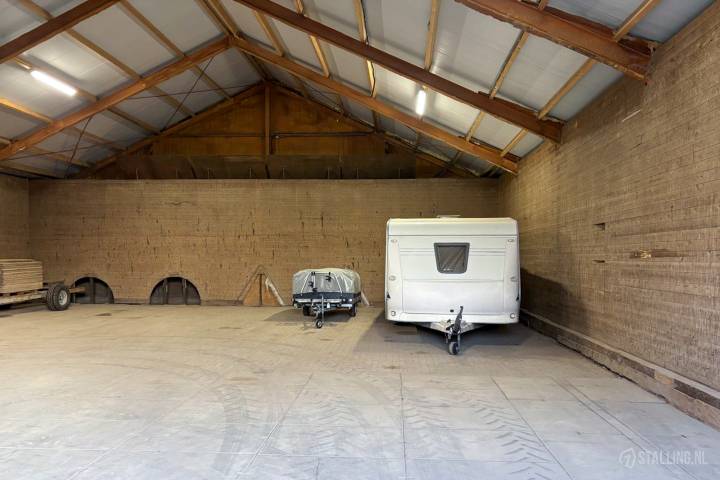 stalling de zuidpunt stalling de zuidpunt in ens (noordoostpolder - flevoland) -  ens ligt tussen emmeloord en kampen