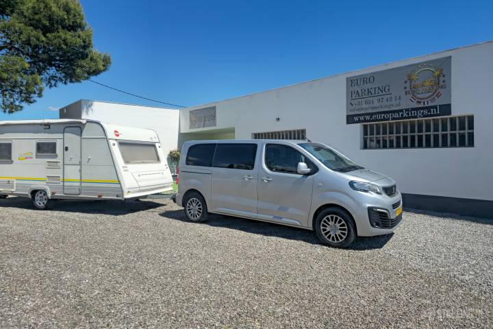 euro parking caravanstalling - san rafeal del rio in spanje - vlakbij vinaròs, benicarló, peñíscola, alcossebre en la torre de la sal