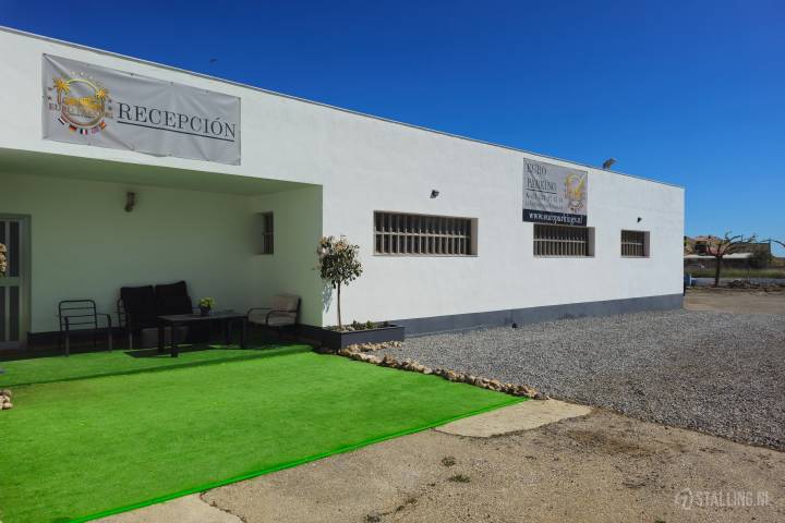 euro parking caravanstalling - san rafeal del rio in spanje - vlakbij vinaròs, benicarló, peñíscola, alcossebre en la torre de la sal