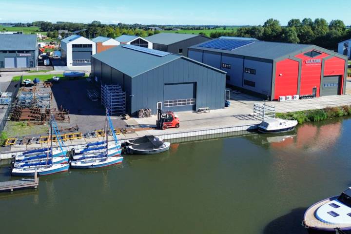 anja watersportbedrijf binnenstalling voor bouten in grou - friesland