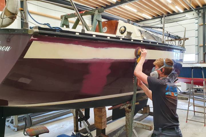 anja watersportbedrijf binnenstalling voor bouten in grou - friesland