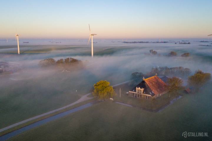 onder het dak stalling onder het dak
